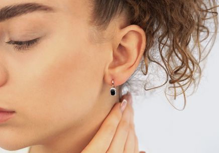 Ohrringe aus Roségold mit schwarzem Achat und Diamanten 0,110 ct